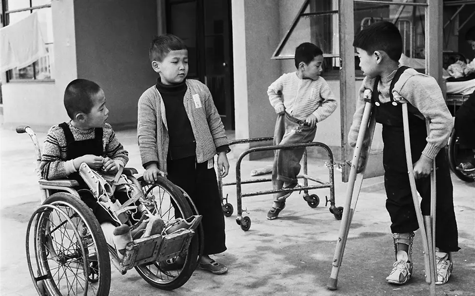 UNICEF 80 Jahre Fotos: Spielzeit in Tokio, 1960.