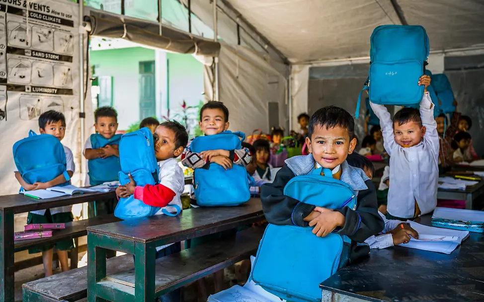 Die Kinder freuen sich über den neuen Ort, in dem sie lernen können | © UNICEF/Oo Nothilfe-Zelte: Kinder können in Krisen weiter lernen.