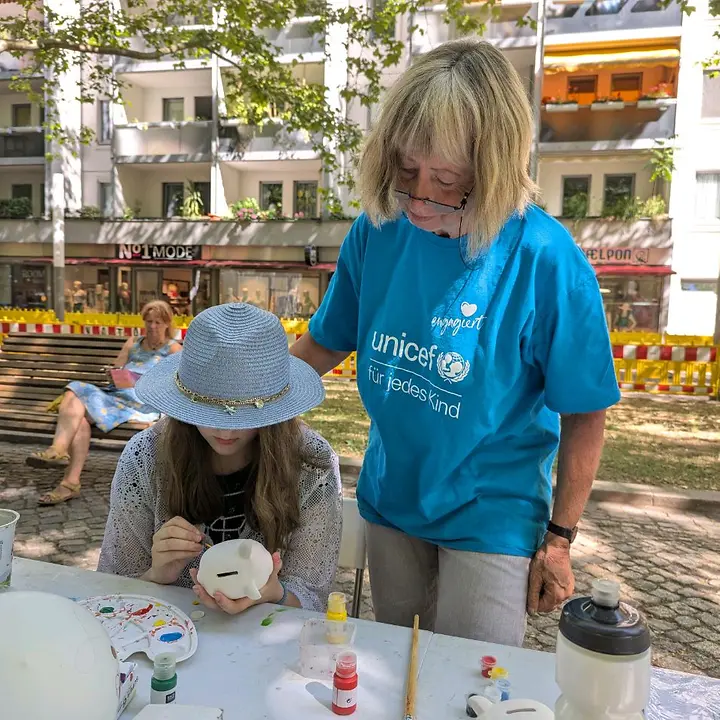 Ein Team der UNICEF-AG Dresden informiert spielerisch über Kinder in aller Welt und ihre Rechte.