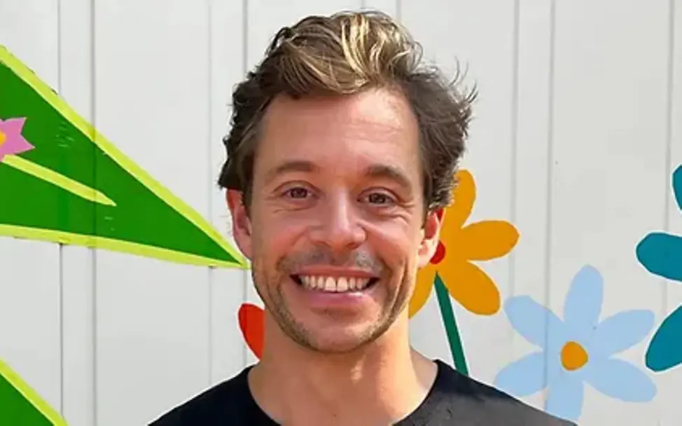 Tobias Krell lächelt in die Kamera für UNICEF Tobias Krell lächelt in die Kamera für UNICEF