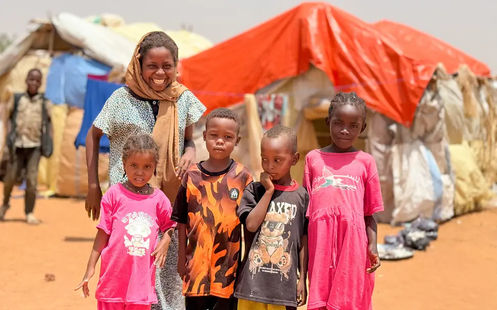 Kinder, die durch die Kämpfe in Al-Obeid vertrieben wurden. | © UNICEF/UN0876232/ Sudan Krieg: Kinder, die durch die Kämpfe in Al-Obeid vertrieben wurden.