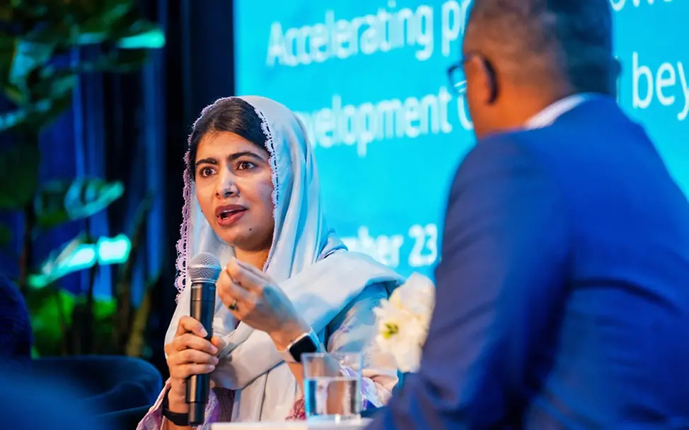 Friedensnobelpreisträgerin Malala Yousafzai spricht in der Zentrale von UNICEF in New York | © UNICEF/Voisard Friedensnobelpreisträgerin Malala Yousafzai spricht in der Zentrale von UNICEF in New York