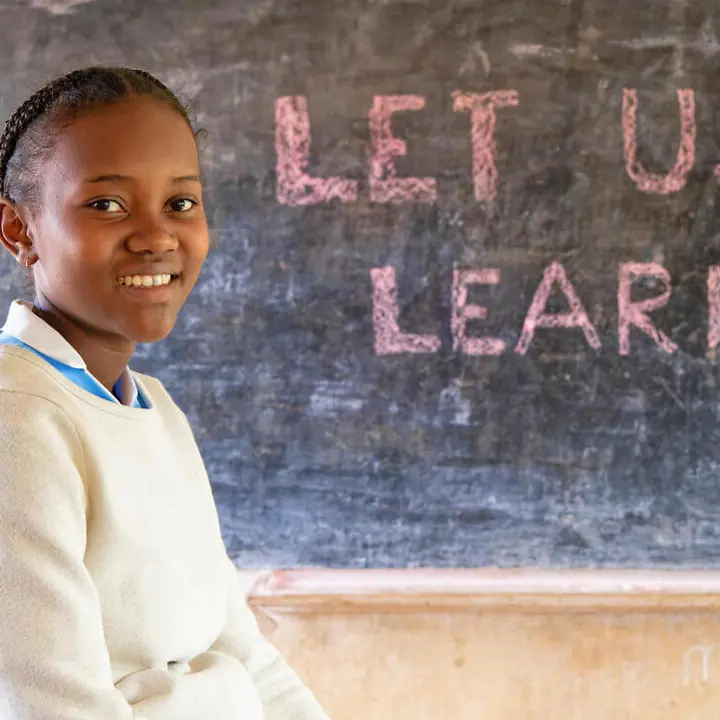 madagaskar-schule-maedchen-let-us-learn-UNI826234 2025-UNI826234-madagaskar schule-maedchen-let-us-learn