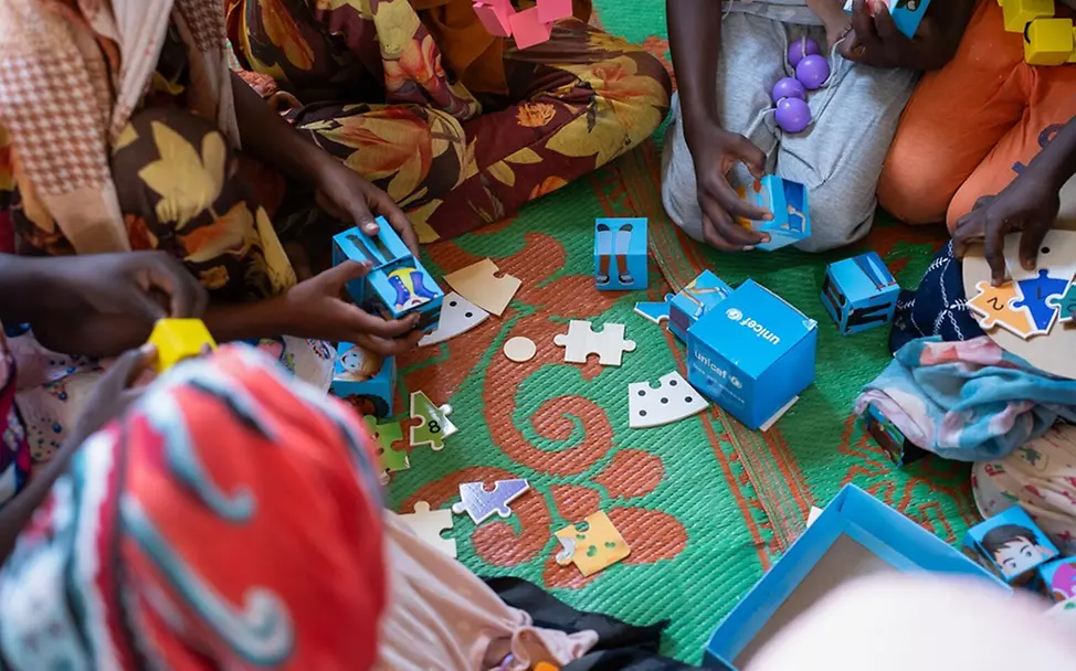 Kinder spielen im August in Port Sudan in einem von UNICEF unterstützen Lernzentrum.