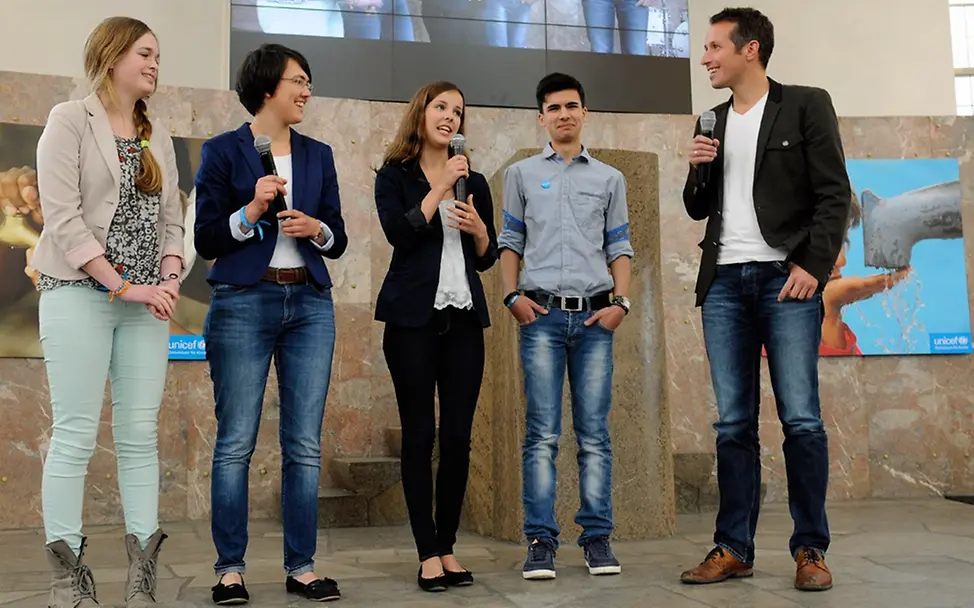 UNICEF-Pate Willi Weitzel bei der JuniorBotschafter-Preisverleihung 2013 © UNICEF/Hyou Vielz