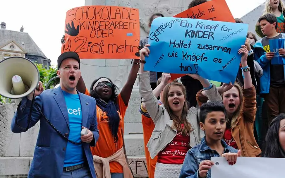 UNICEF-Pate Ben bei einer Kinderrechte-Demo © Hyou Vielz