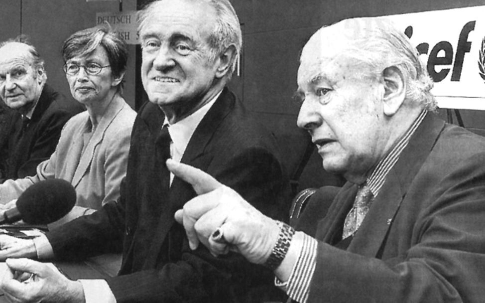 Sir Peter Ustinov mit Bundespräsident Johannes Rau | © UNICEF DT Sir Peter Ustinov mit Bundespräsident Johannes Rau in Berlin