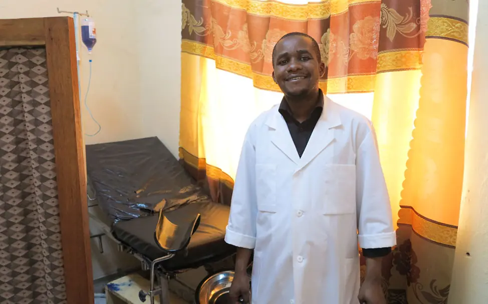 Dr. Patrick Kubuja Chizumcu von "Clinique Mobile" | © UNICEF/Maria von Welser Dr. Patrick Kubuja Chizumcu von "Clinique Mobile"