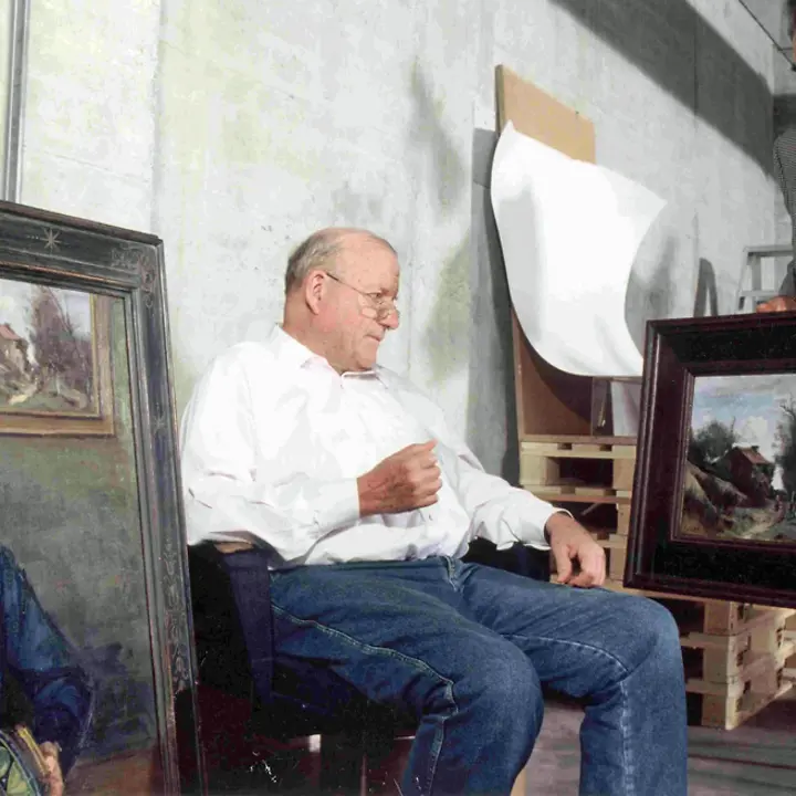 Gustav Rau mit Werken seiner Kunstsammlung © P. Schälchli, Zürich. Gustav Rau mit Werken seiner Kunstsammlung © P. Schälchli, Zürich.