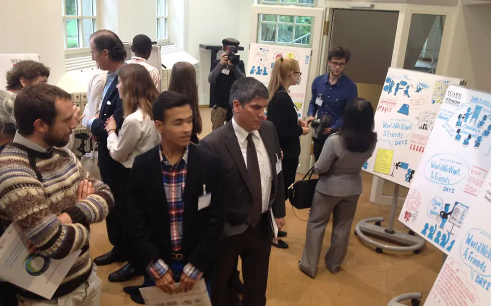 WorldWeWant: Die Jugendlichen präsentieren ihre Forderungen.