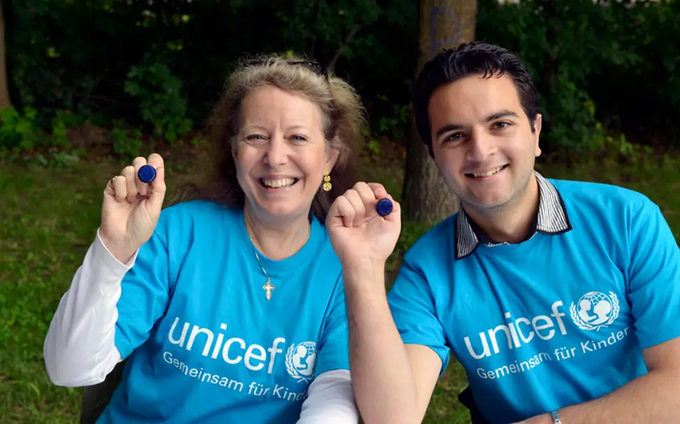 Stempeln für den guten Zweck beim Schülerspendenlauf | © UNICEF DT/Hyou Vielz Laufen für UNICEF: Mitarbeiter Kölner UNICEF-Gruppe
