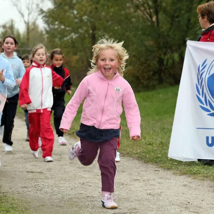Kinder laufen für UNICEF | © UNICEF D/Michael Helbig Kinder laufen für UNICEF | © UNICEF D/Michael Helbig