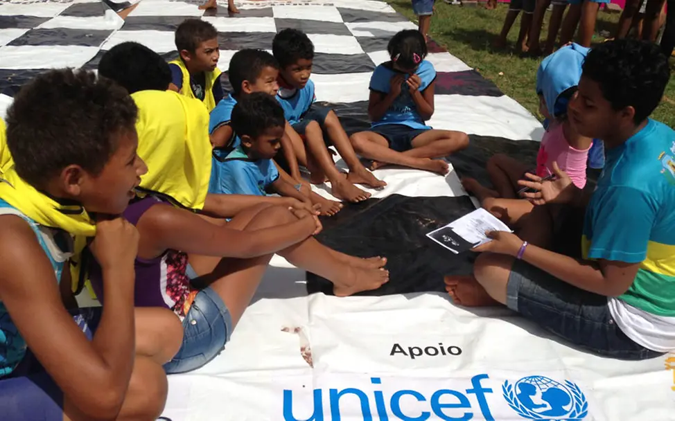 Diskussion nach dem Spiel | © UNICEF/Page Brasilien: Straßenfußball-Weltmeisterschaft