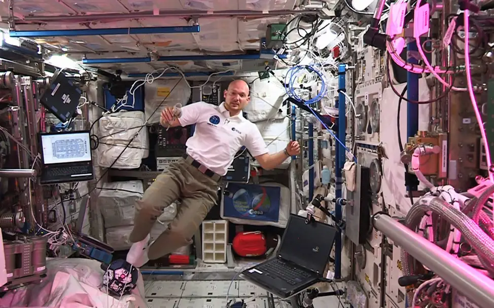 Gerst verkündet aus dem All den JuniorBotschafter-Gewinner © UNICEF / Gerst | Bildschirmfoto aus Gersts Videobotschaft Gerst verkündet aus dem All den JuniorBotschafter-Gewinner © UNICEF / Gerst | Bildschirmfoto aus Gersts Videobotschaft