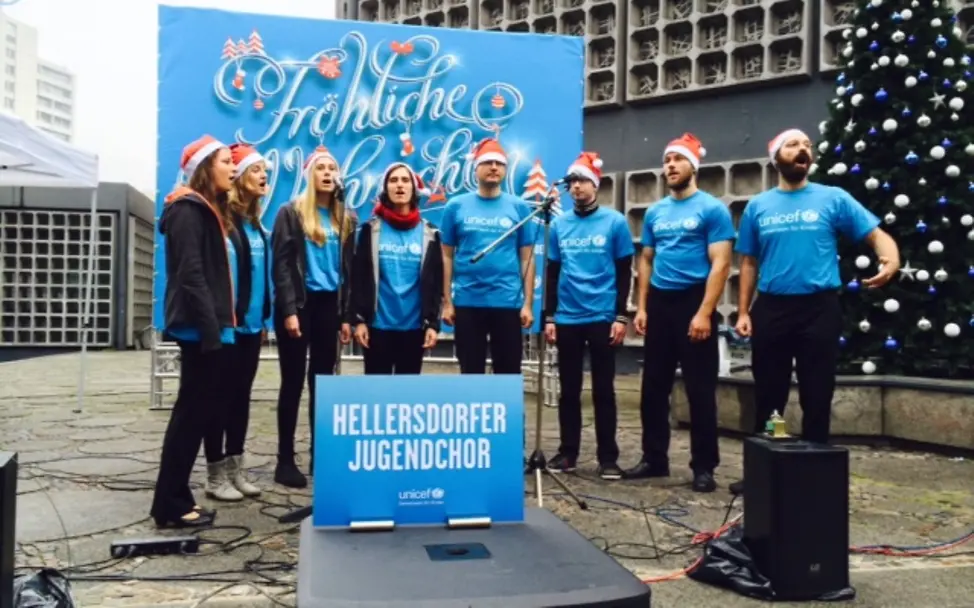 Weihnachtslieder vom Hellersdorfer Jugendchor | © UNICEF DT UNICEF-Weihnachten im Sommer: Hellersdorfer Jugendchor