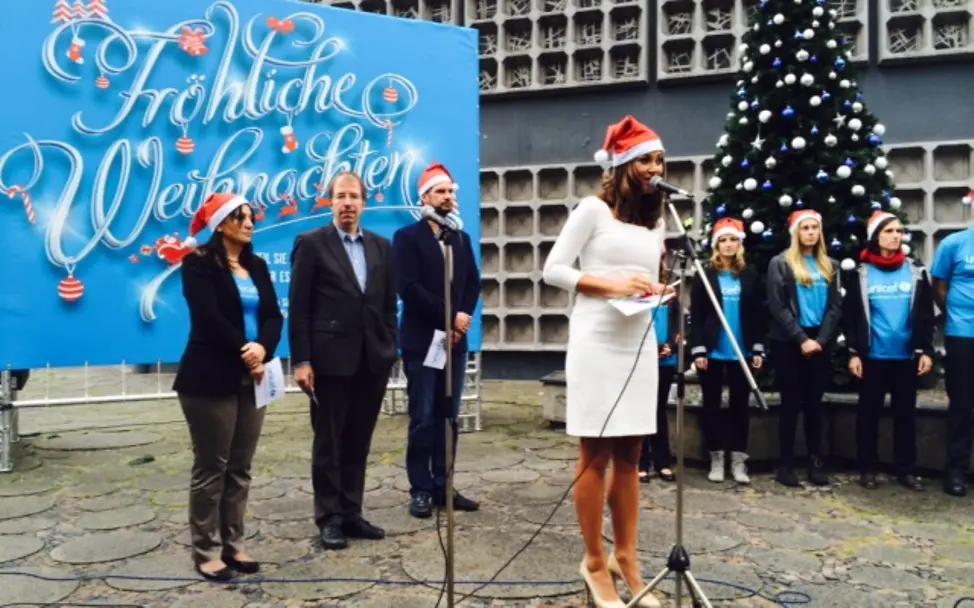 Eröffnung des Weihnachtsmarkts in Berlin | © UNICEF DT UNICEF-Weihnachten im Sommer: Eröffnung