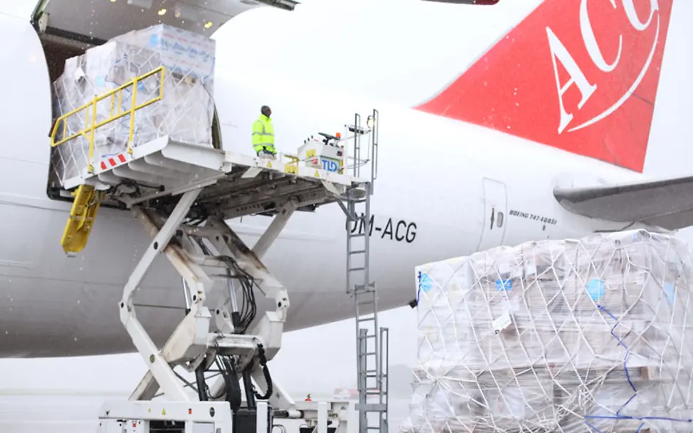 UNICEF-Notfalllieferung für Sierra Leone | © UNICEF Sierra Leone/Sulaiman Stephens Ebola Sierra Leone: UNICEF-Notfalllieferung per Flugzeug