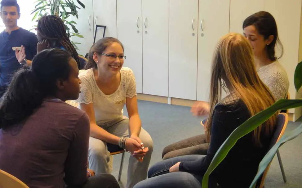 Diskussionen in Kleingruppen | ©UNICEF/Wennerscheid Vorbereitung auf Treffen mit Bundespräsident Gauck