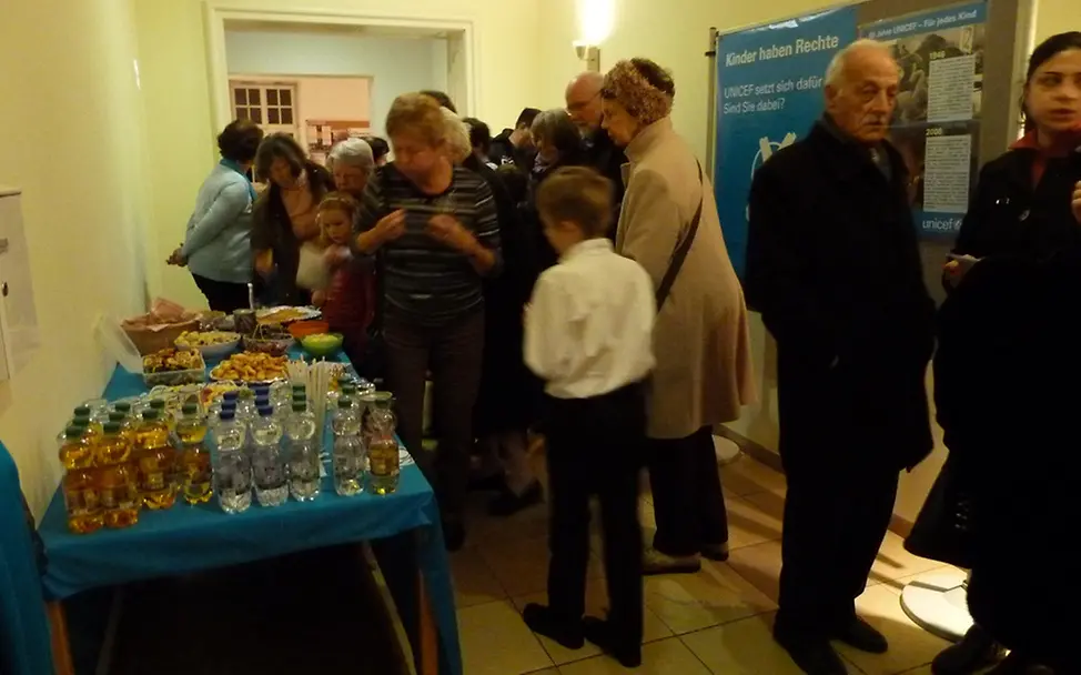 Häppchen und Getränke © UNICEF-AG Landshut/Karin Erbe