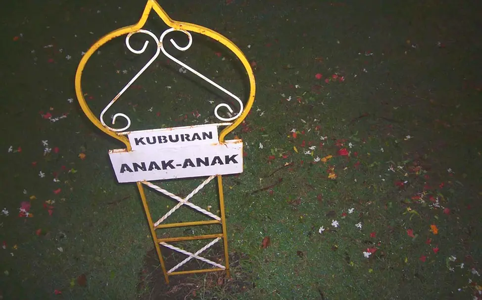 Reisetagebuch Gaede: Massengrab für Kinder