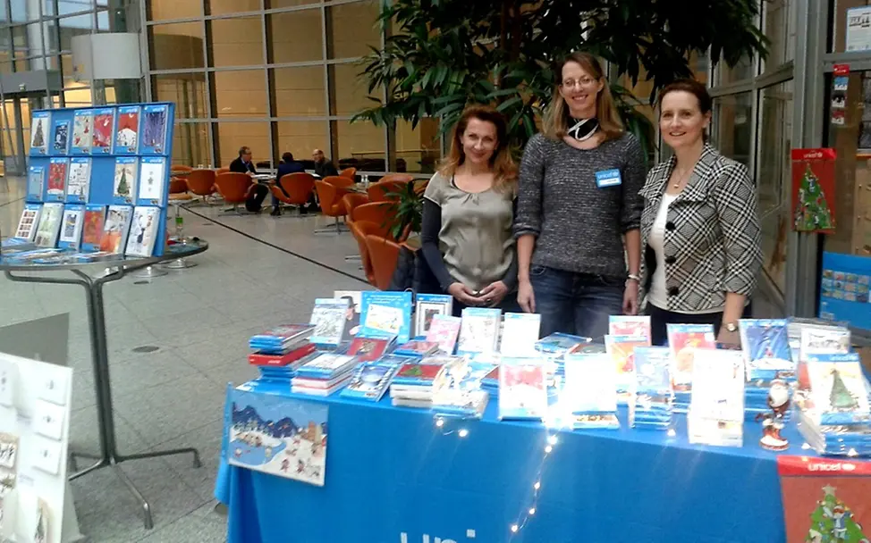 Grußkartenverkauf in der Commerzbank @ Iris Göksaltik