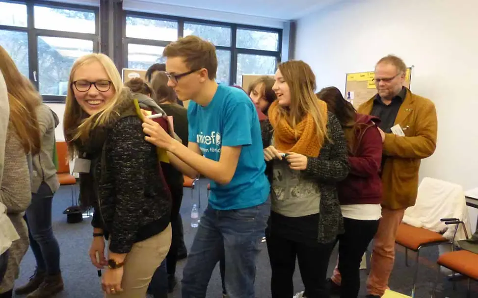 Feedback mal anders beim JuniorTeamer-Workshop | © UNICEF/Kleeb UNICEF-JuniorTeamer