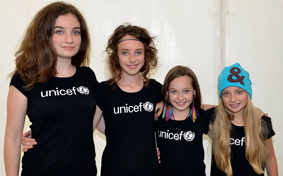 JuniorBotschafterinnen aus Donaueschingen: 11 WIE DU JuniorBotschafterinnen aus Donaueschingen setzen sich für die Kinderrechte ein.