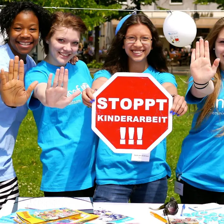 Das UNICEF-JuniorTeam Berlin. | © UNICEF-JT Berlin Das UNICEF-JuniorTeam setzt sich gegen Kinderarbeit ein.