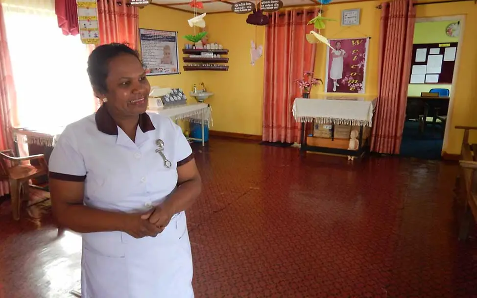 Gestatten: Hebamme Mrs. Nandawathe, Public Health Midwife | © UNICEF Sri Lanka Hebamme
