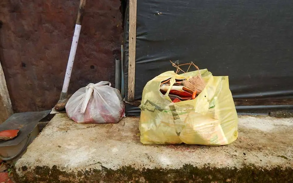 Mülltrennung hinter dem Haus | © UNICEF Sri Lanka Mülltrennung