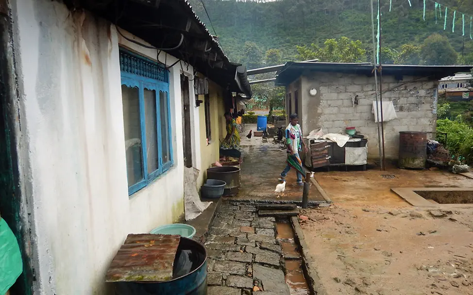 Linehouses: Jeweils zehn Häuser wurden direkt aneinander gebaut | © UNICEF DT 2015 Linehouses - zehn Häuser