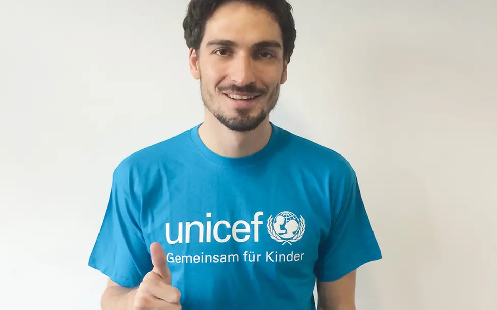 Der Fußballnationalspieler und Kapitän des Erstligisten BVB Mats Hummels ist neuer Schirmherr der Aktion "wir laufen für UNICEF". © projekt b Fußball-Star Mats Hummels