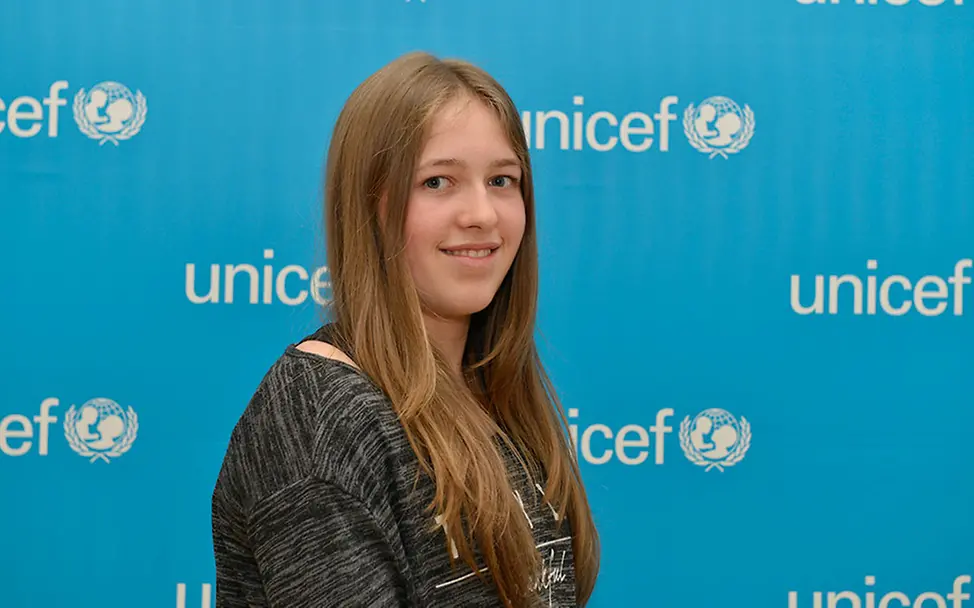 Jugendgipfel J7 2015: Yolanda Flavia Stabel vom deutschen Team | © UNICEF/DT2015-21444/Hyou Vielz Jugendgipfel J7 2015: Yolanda Flavia Stabel vom deutschen Team