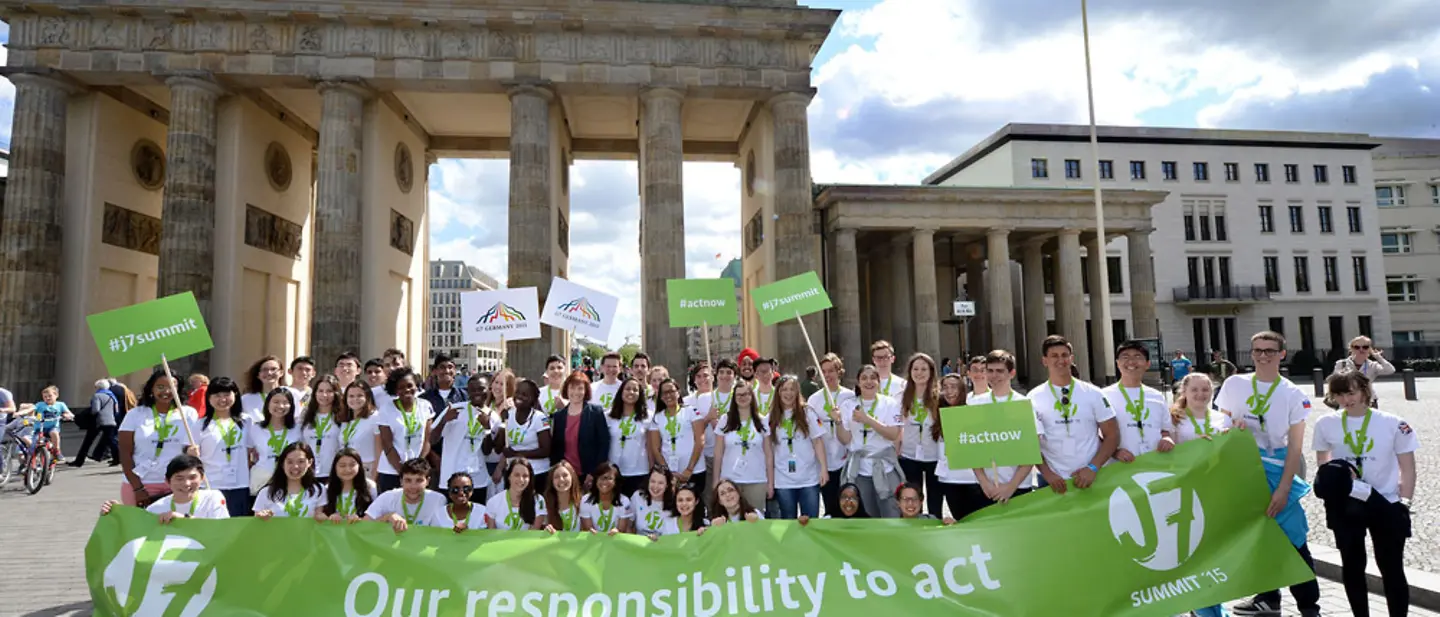Start des J7-Jugendgipfels in Berlin | © David Ausserhofer J7-Jugendgipfel Berlin Gruppenfoto