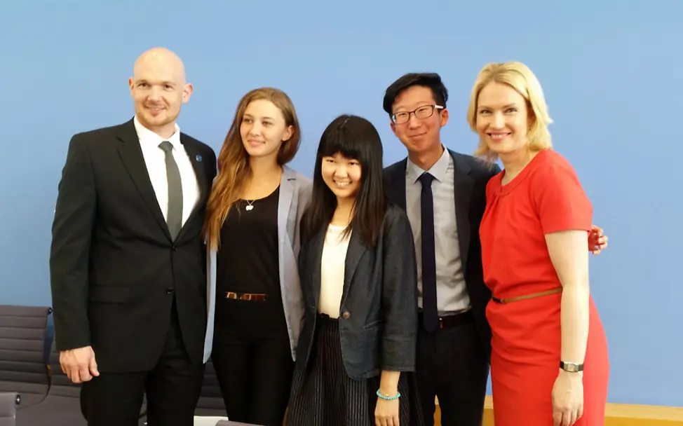 Bei der Präsentation der J7-Gipfel-Ergebnisse mit Alexander Gerst und Manuela Schwesig | © David Ausserhofer J7-Gipfel Pressekonferenz