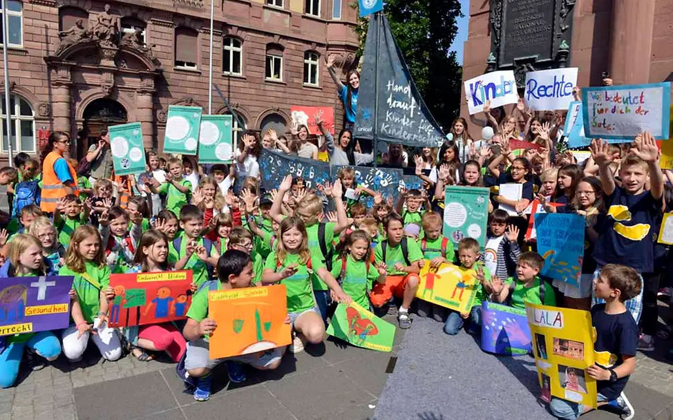 Hand drauf! Kinder für Kinderrechte | © UNICEF/Hyou Vielz Kinder für Kinderrechte