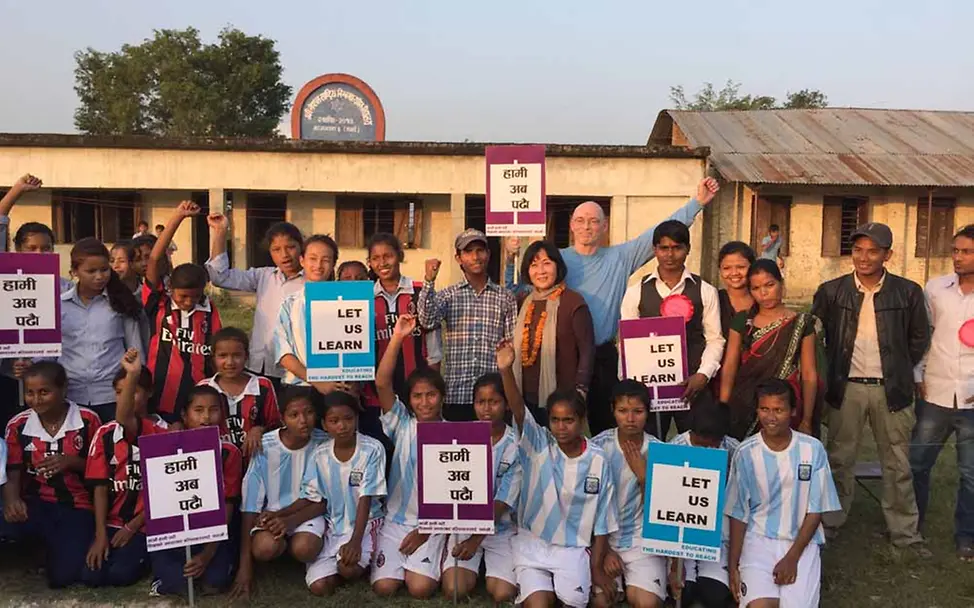 Das Ehepaar Findel in einem Bildungsprojekt in Nepal | © UNICEF/James Ehepaar Findel Nepal