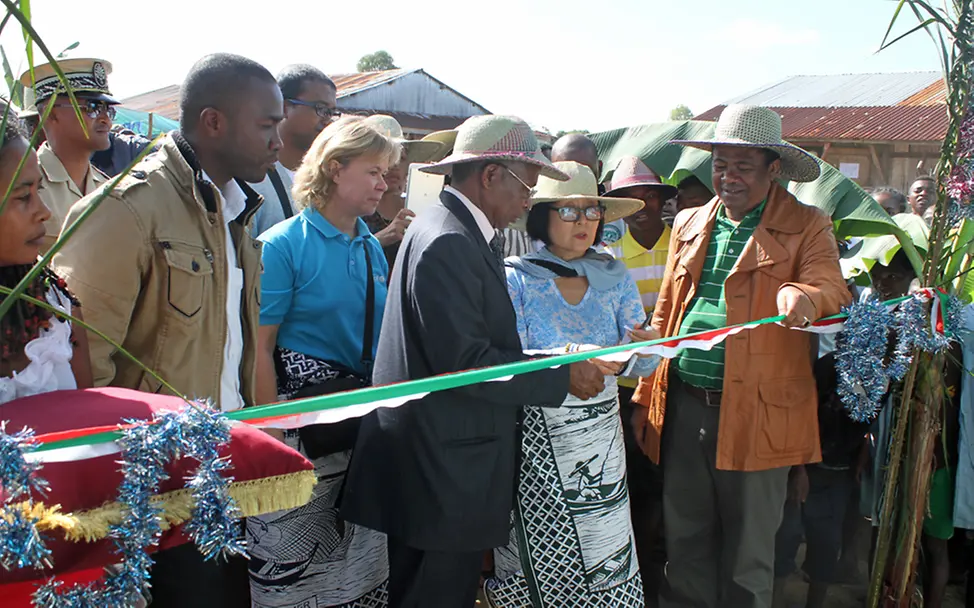Susan Findel bei der Einweihung einer Schule in Madagaskar im Juni 2015 | © UNICEF/Rakotamanga Susan Findel Madagaskar