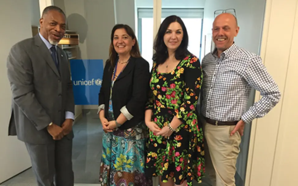 Ekin Deligöz mit UNICEF-Mitarbeitern