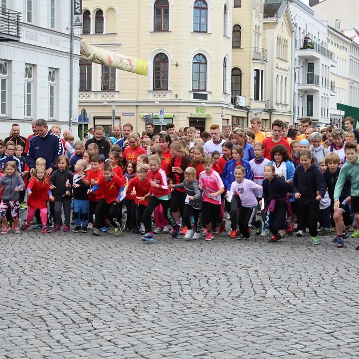 Start Lauf 2015 ©UNICEF/Schwerin Start Lauf 2015 ©UNICEF/Schwerin