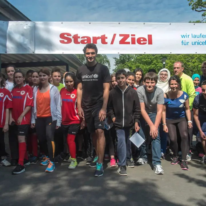 Mats Hummels bei "wir laufen für UNICEF" | © UNICEF DT/Dirk Gebhardt Mats Hummels bei "wir laufen für UNICEF"
