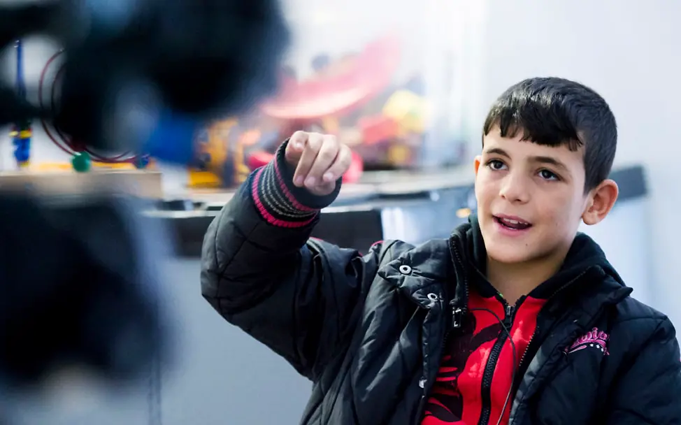 Hussein erzählt von seinen Fluchterlebnissen | © UNICEF/Annette Etges Flüchtlingskinder erzählen: Hussein im Interview