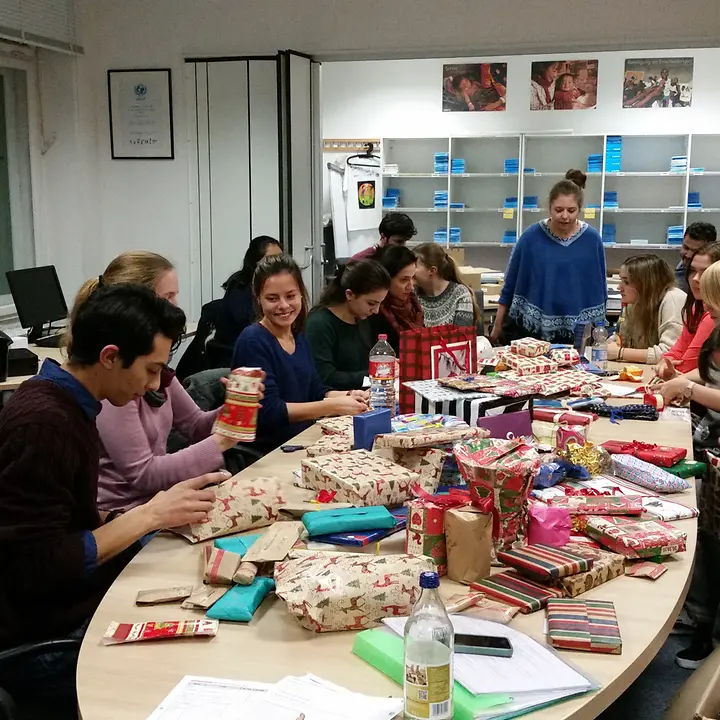 UNICEF AK Berlin Geschenke Aktion_2015_20151201_185227