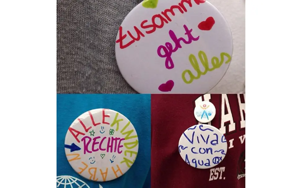 Das JuniorTeam Freiburg gestaltete Buttons.