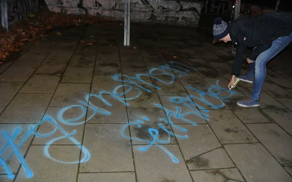 Das Leipziger JuniorTeam war mit Sprühkreide in der Stadt unterwegs.