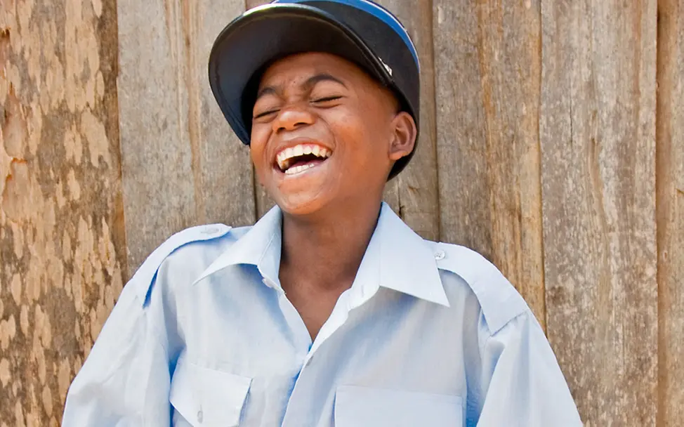 Manjo aus Madagaskar träumt davon, Polizist zu werden | © UNICEF Madagaskar/2010/Kelley Lynch Kinder weltweit: Manjo aus Madagaskar träumt davon, Polizist zu werden.