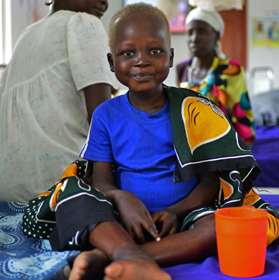 Mathew (4) aus Südsudan erholt sich von den Strapazen des Krieges. | © UNICEF/Nesbitt Mathew aus Südsudan erholt sich von den Strapazen des Krieges.