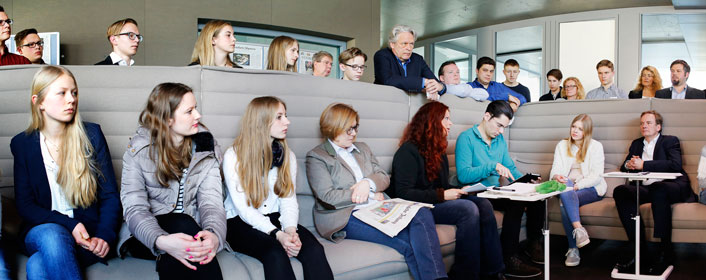 Jugendliche in der Konferenz