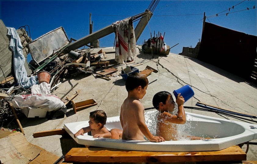 Playing despite war | © Eman Mohammed/Freelance Photographer Playing despite war