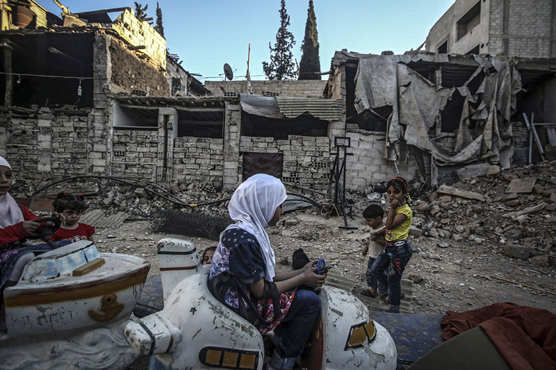 Syrien: Die Kinder, die aushalten müssen | © Mohammed Badra (epa) Syrien: Die Kinder, die aushalten müssen | © Mohammed Badra (epa)